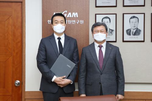 신입직원 임명장 수여식