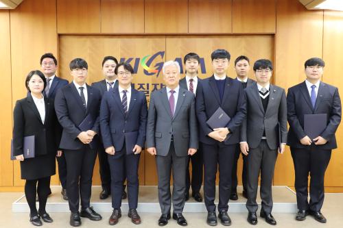 신입직원 임명장 수여식