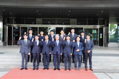 신입직원 및 승진자 임명장 수여식